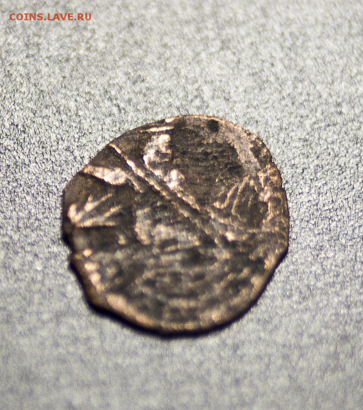 Какие монеты покрыты медью. Медная чешуя 1721. Медная чешуя монета. Медные чешуйки с крестом. Медная чешуя с орлом.