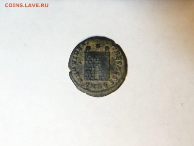 2 античные монеты "ворота в лагерь" - P1100510-1