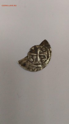 Прошу помощи в идентификации средневековой монеты. - 1
