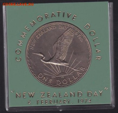 Новая Зеландия 1$ доллар 1974 аист фауна - krona_shajba_novaja_zelandija_1_dollar_1974_aist_den_vajtangi_v_pamjatnoj_korobke_fauna