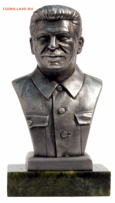 И.В. Сталин, (олово) 80мм на подставке(змеевик) + упаковка - stalin-v-korobke-png