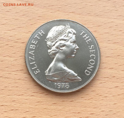 Крона Шайба Тристан да Кунья 1 крона 1978 25 лет коронации - krona_shajba_tristan_da_kunja_1_krona_1978_25_let_koronacii_elizavety_ii_krevetka_byk_fauna (1)