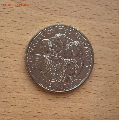 Крона Шайба Гернси 5 фунтов 2002 Столетие Монархии 18 Век - IMG_8812.JPG
