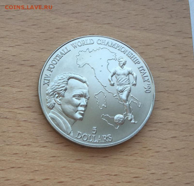 Крона Шайба Ниуэ 5$ долларов 1990 Чемпионат мира по футболу - krona_shajba_niue_5_dollarov_1990_chempionat_mira_po_futbolu_italija_sport_futbolist